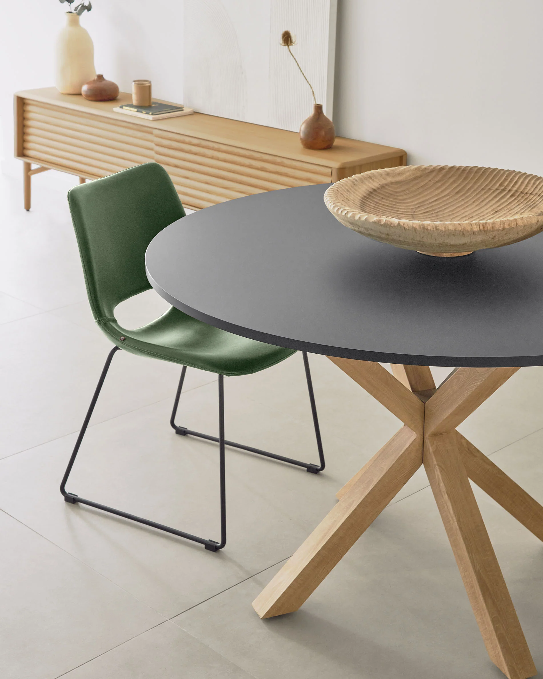 Zahara green chair with steel legs with black finish - Image 4