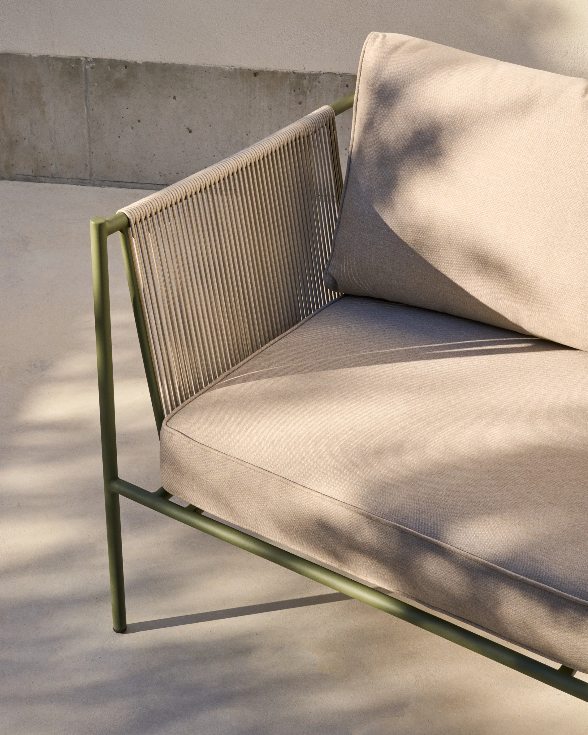 Zivia outdoor 2-seater sofa in ecru rope cord and green galvanised steel 178cm - Image 4