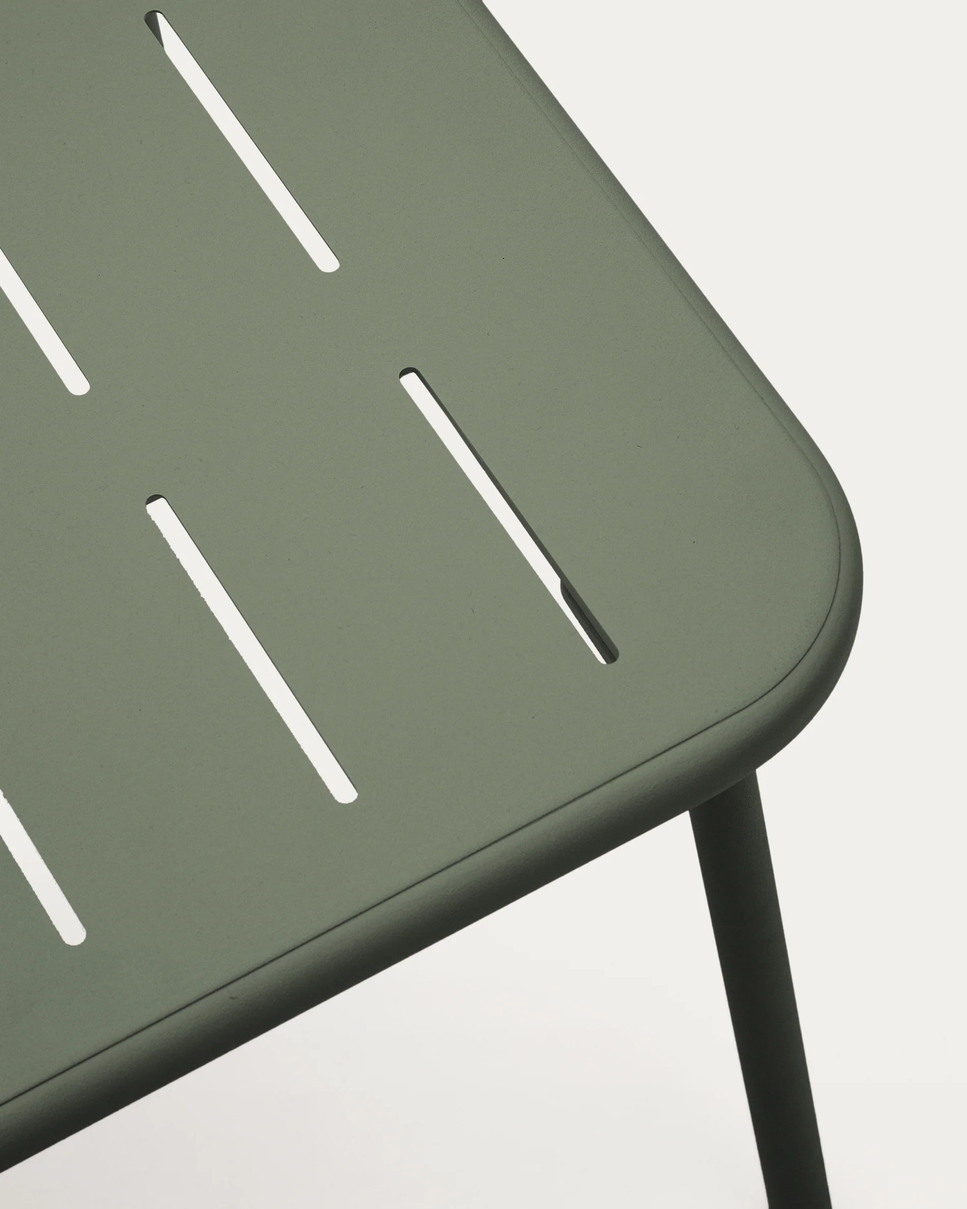 Zivia outdoor coffee table in green galvanised steel 90 x 50cm - Image 3